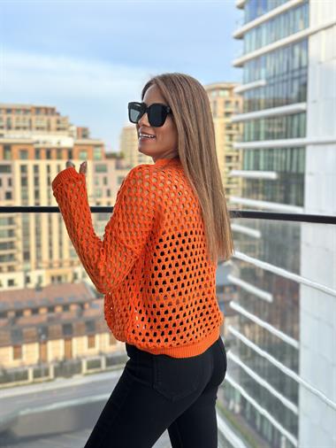 Turuncu Dekolte Örgülü Kadın Triko Kazak