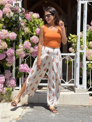 Turuncu Desenli Önü Pensli Yanları Yırtmaçlı Keten Pantolon 