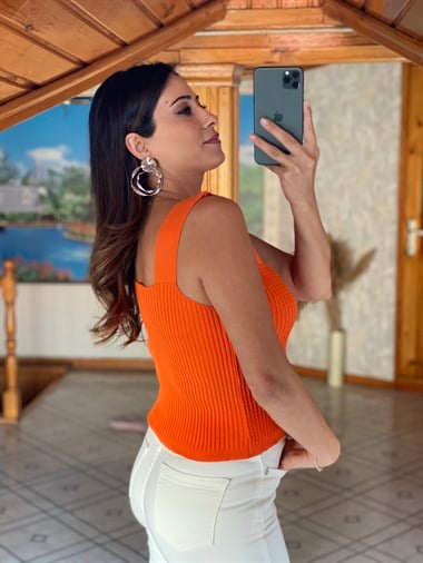 Turuncu Dokulu Kare Yaka Triko Atlet