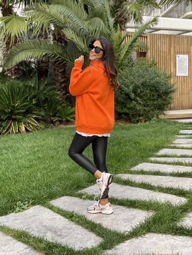 Turuncu Kapüşonlu Üç İplik Kanguru Cep Kadın Sweatshirt