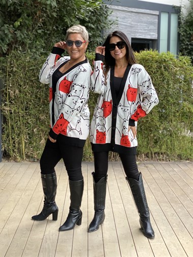 Turuncu Kedi Desenli Düğmeli Kadın Hırka