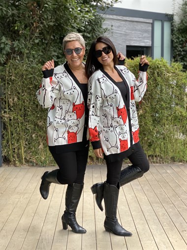 Turuncu Kedi Desenli Düğmeli Kadın Hırka