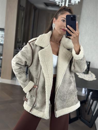 Vizon Biyeli Sırt Ters Detay Uzun Lamine Kadın Mont