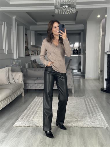 Vizon Kruvaze Yaka Yanı Büzgülü Kadın Triko Kazak