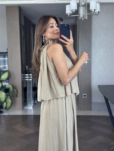 Yağ Yeşili Boğazı Boncuklu Crush İpek Saten Maksi Boy Kadın Elbise 