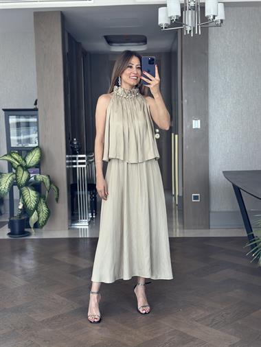 Yağ Yeşili Boğazı Boncuklu Crush İpek Saten Maksi Boy Kadın Elbise 