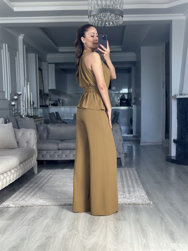 Yağ Yeşili Halter Yaka Beli Broşlu Kadın Tulum