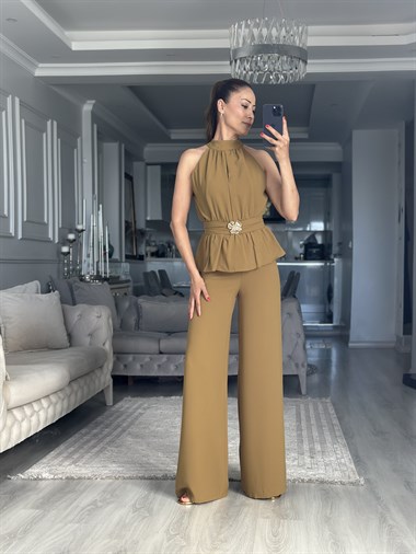 Yağ Yeşili Halter Yaka Beli Broşlu Kadın Tulum