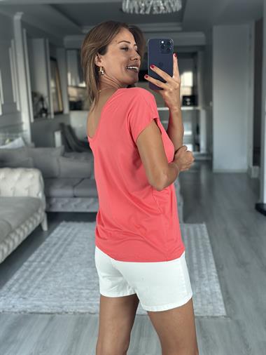 Yavruağzı Ön Arka V Yaka Kısa Yarasa Kol Kadın T-Shirt