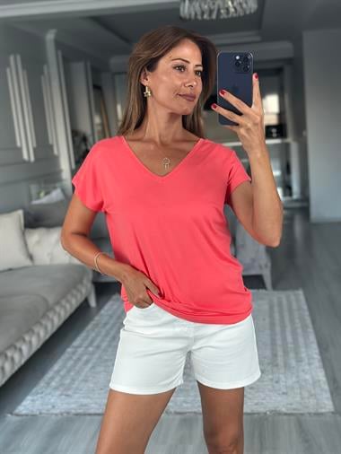 Yavruağzı Ön Arka V Yaka Kısa Yarasa Kol Kadın T-Shirt