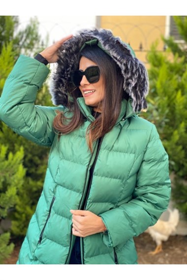 Yeşil Kapüşonlu Kürklü Mont