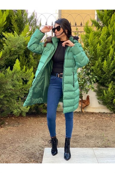 Yeşil Kapüşonlu Kürklü Mont