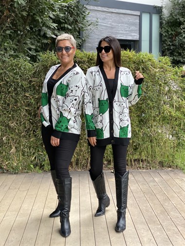 Yeşil Kedi Desenli Düğmeli Kadın Hırka