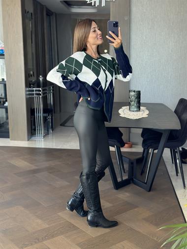 Yeşil Lacivert Baklava Desen Cepli Kadın Hırka