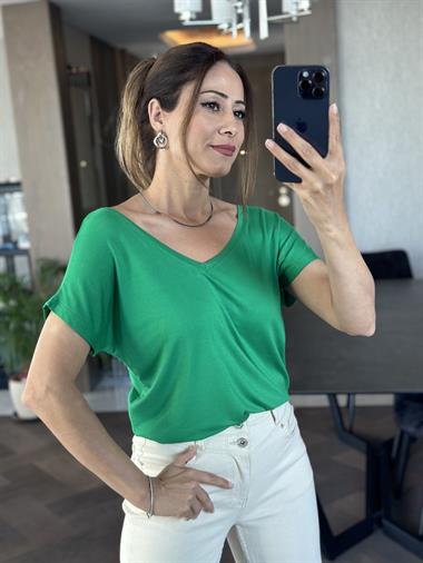 Yeşil Ön Arka V Yaka Kısa Yarasa Kol Kadın T-Shirt
