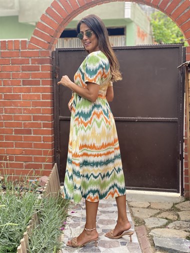 Yeşil Renkli Önü Düğmeli Kuşaklı  Kadın Elbise