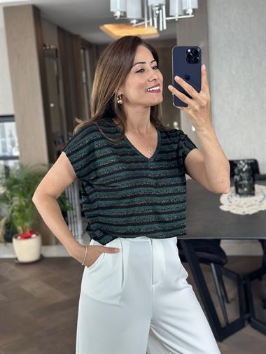 Yeşil Siyah Sim Çizgili V Yaka Kısa Yarasa Kol Basic Kadın T-Shirt