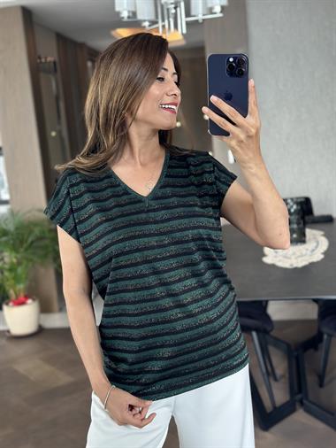 Yeşil Siyah Sim Çizgili V Yaka Kısa Yarasa Kol Basic Kadın T-Shirt
