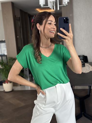 Yeşil V Yaka Kısa Yarasa Kol Basic Kadın T-Shirt