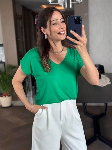 Yeşil V Yaka Kısa Yarasa Kol Basic Kadın T-Shirt
