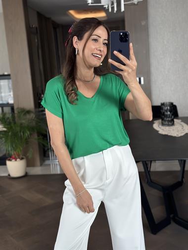 Yeşil V Yaka Kısa Yarasa Kol Basic Kadın T-Shirt