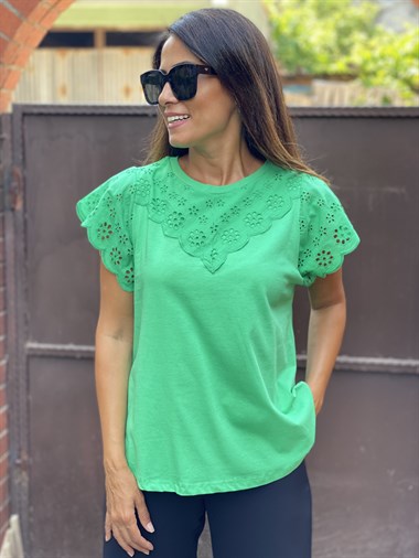 Yeşil Yakası Ve Kolları Fisto Detay Kadın T-Shirt