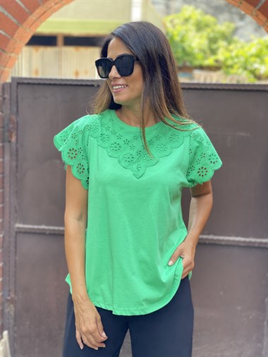 Yeşil Yakası Ve Kolları Fisto Detay Kadın T-Shirt