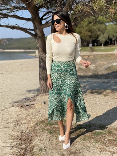 Yeşil Yırtmaçlı Desenli Etek