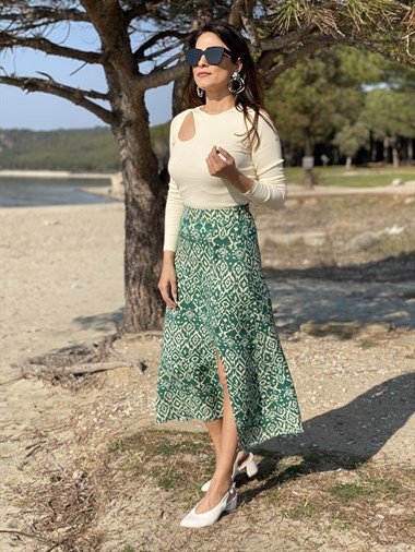Yeşil Yırtmaçlı Desenli Etek