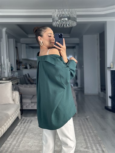 Zümrüt Düşük Omuzlu Oversize Kadın Gömlek