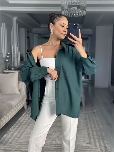 Zümrüt Düşük Omuzlu Oversize Kadın Gömlek