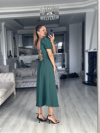 Zümrüt Gofre Sırtı Lastik Bağlamalı Midi Boy Kadın Elbise