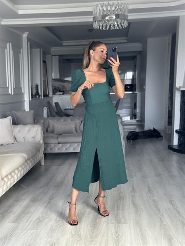Zümrüt Gofre Sırtı Lastik Bağlamalı Midi Boy Kadın Elbise