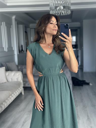 Zümrüt Yeşili Beli Lastikli Bağcıklı Dekolteli Midi Boy Kadın Elbise