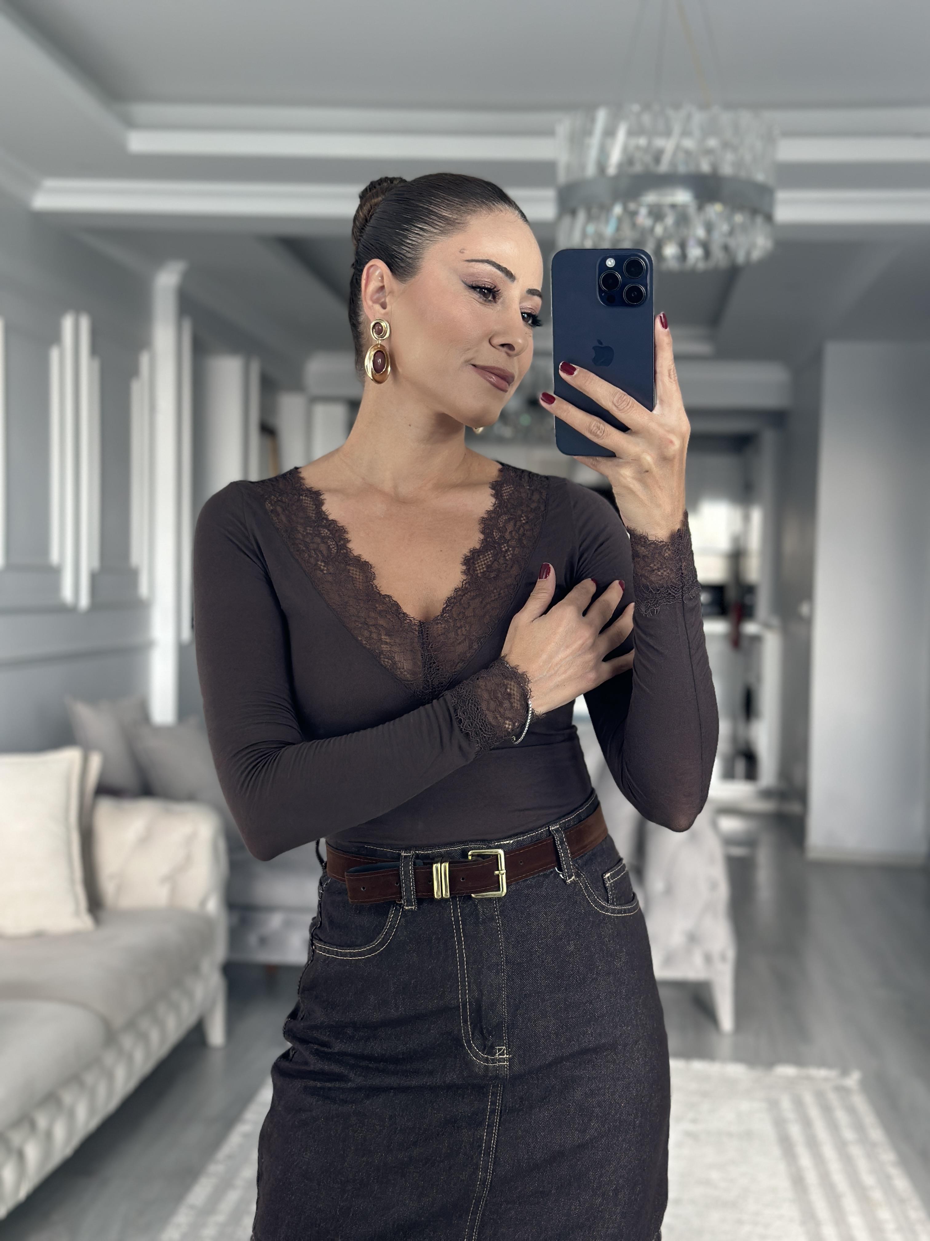 Acı Kahve Yakası Dantelli Kaşmirli Kadın Bluz