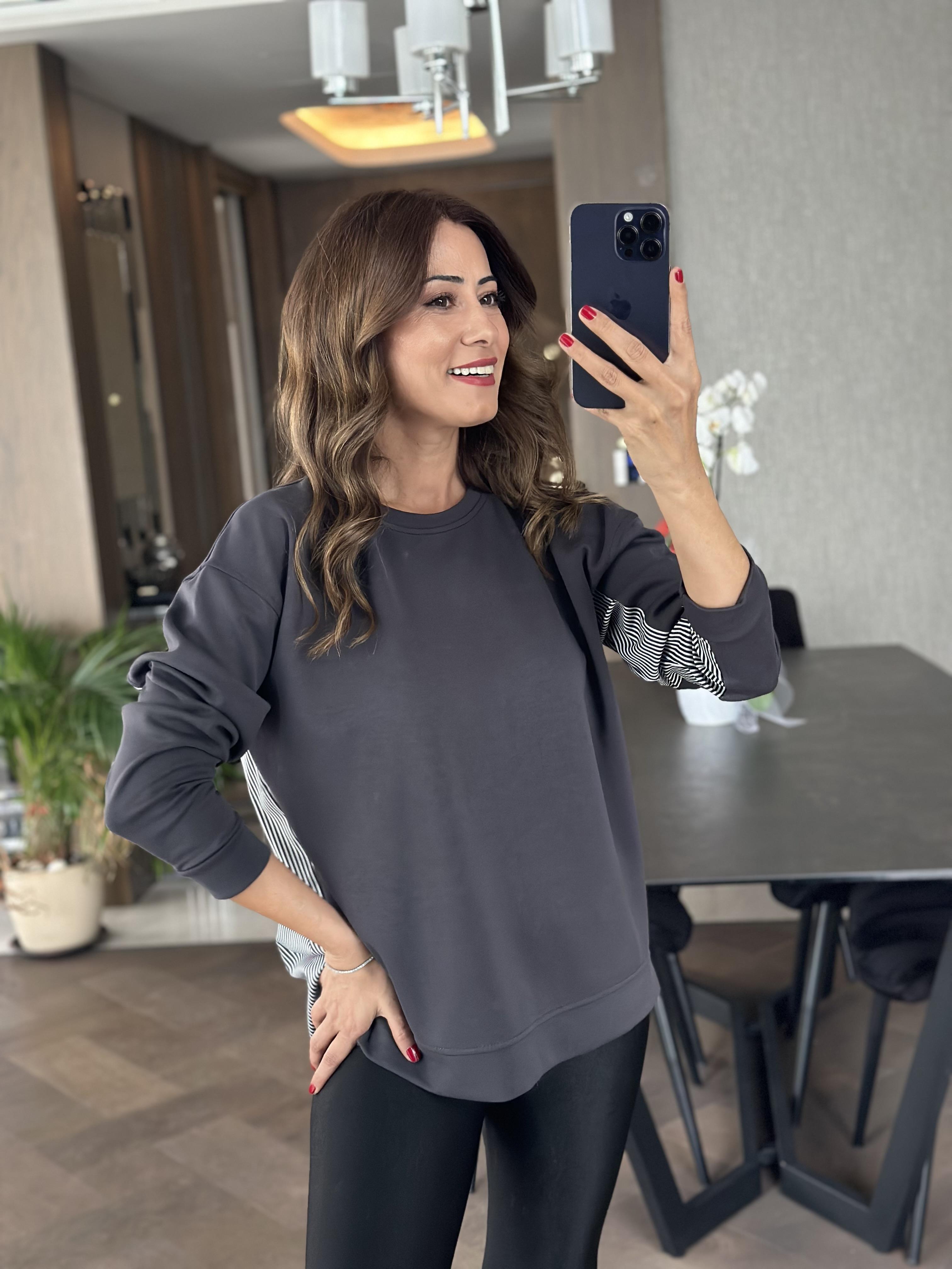 Antrasit Arkası Çizgili Bisiklet Yaka Kadın Sweatshirt
