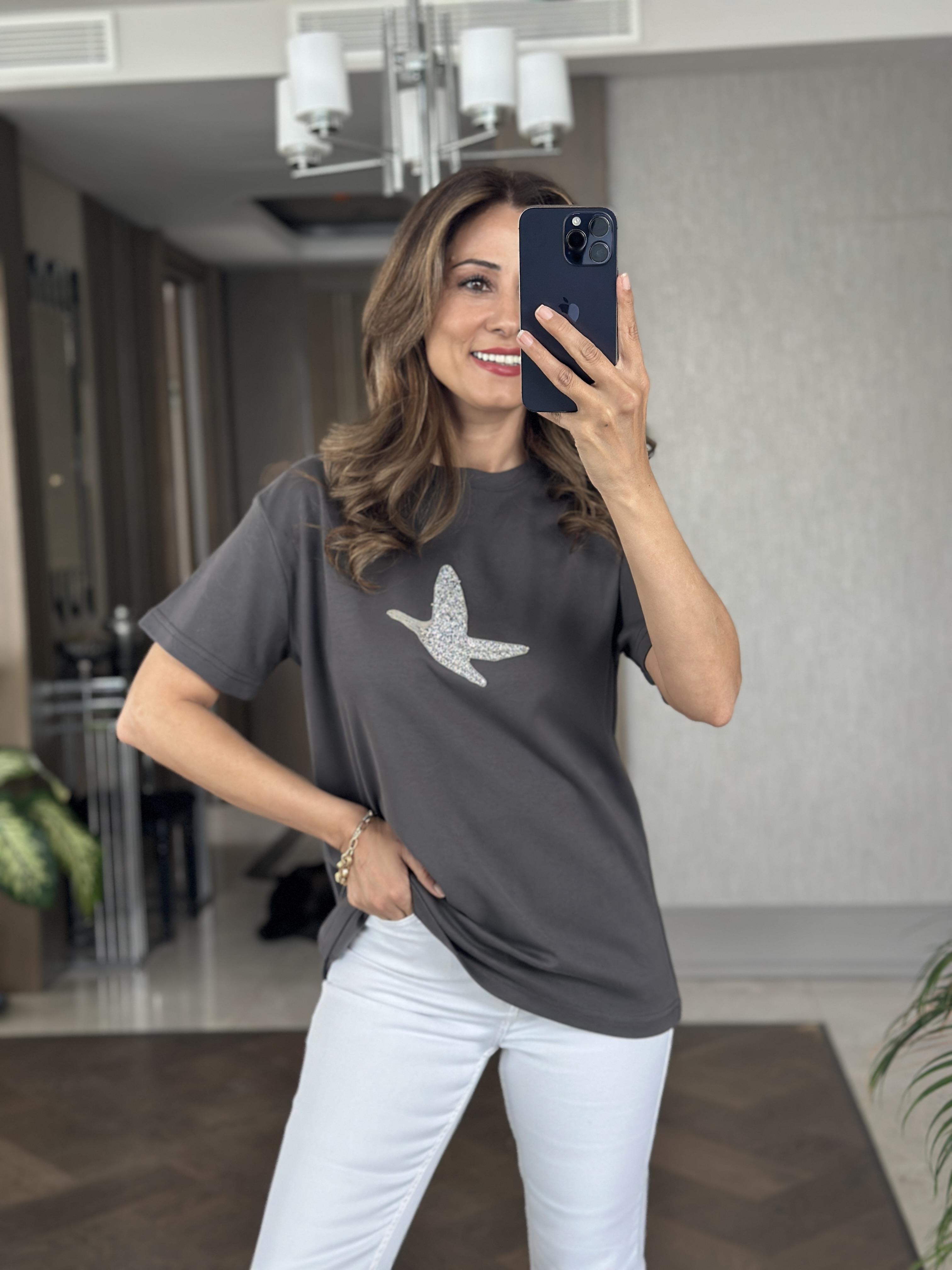 Antrasit Kuş Taşlı Bisiklet Yaka Kısa Kol Kadın T-Shirt