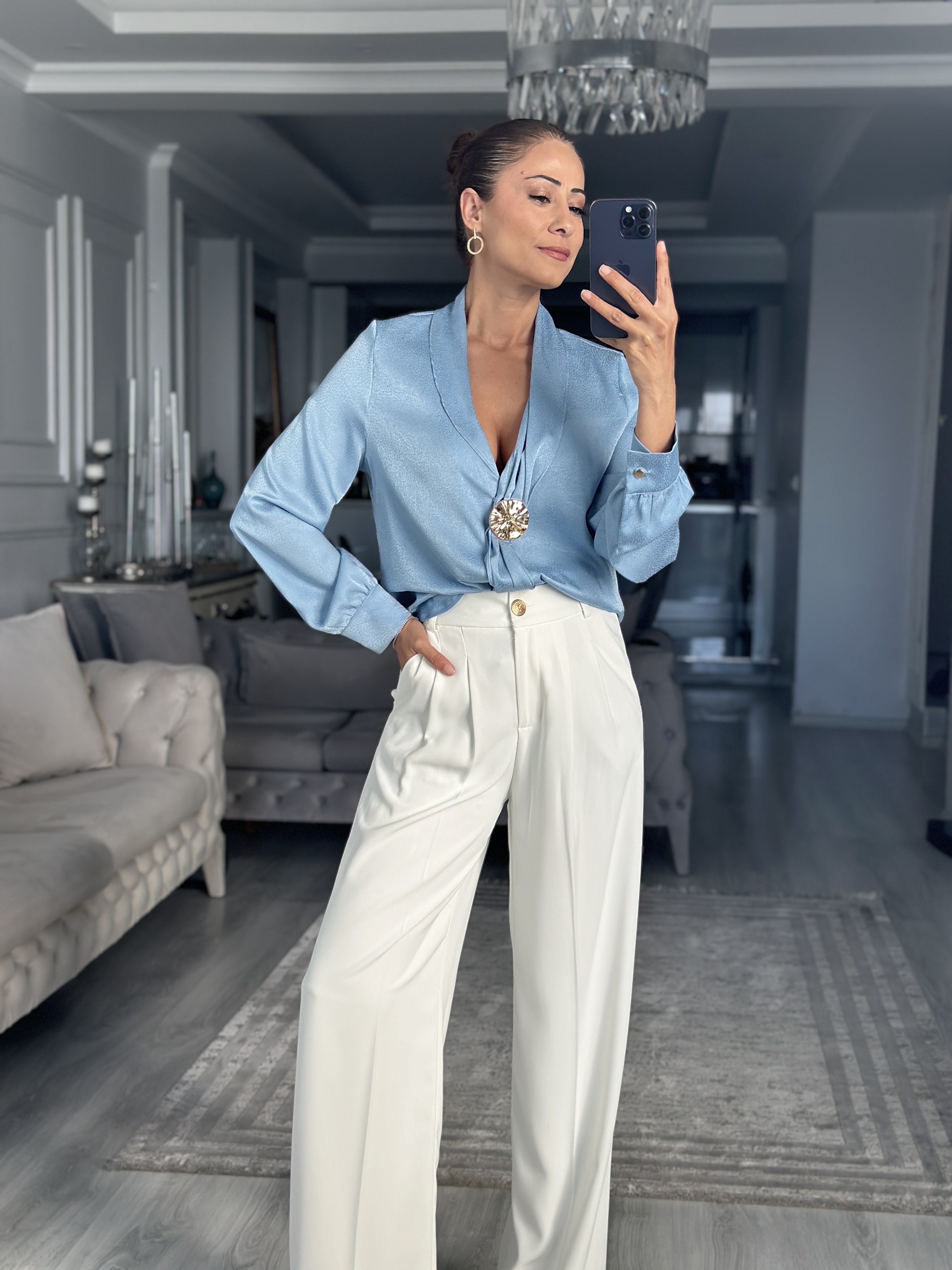 Bebe Mavi Şal Yaka Önü Broşlu Kadın Gömlek