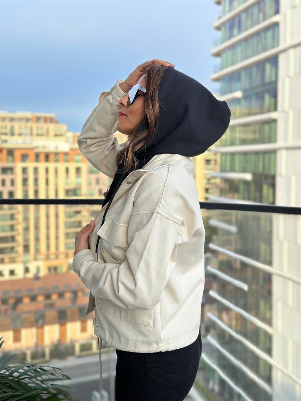 Bej Kapüşonlu Çıtçıtlı Gabardin Kadın Mont