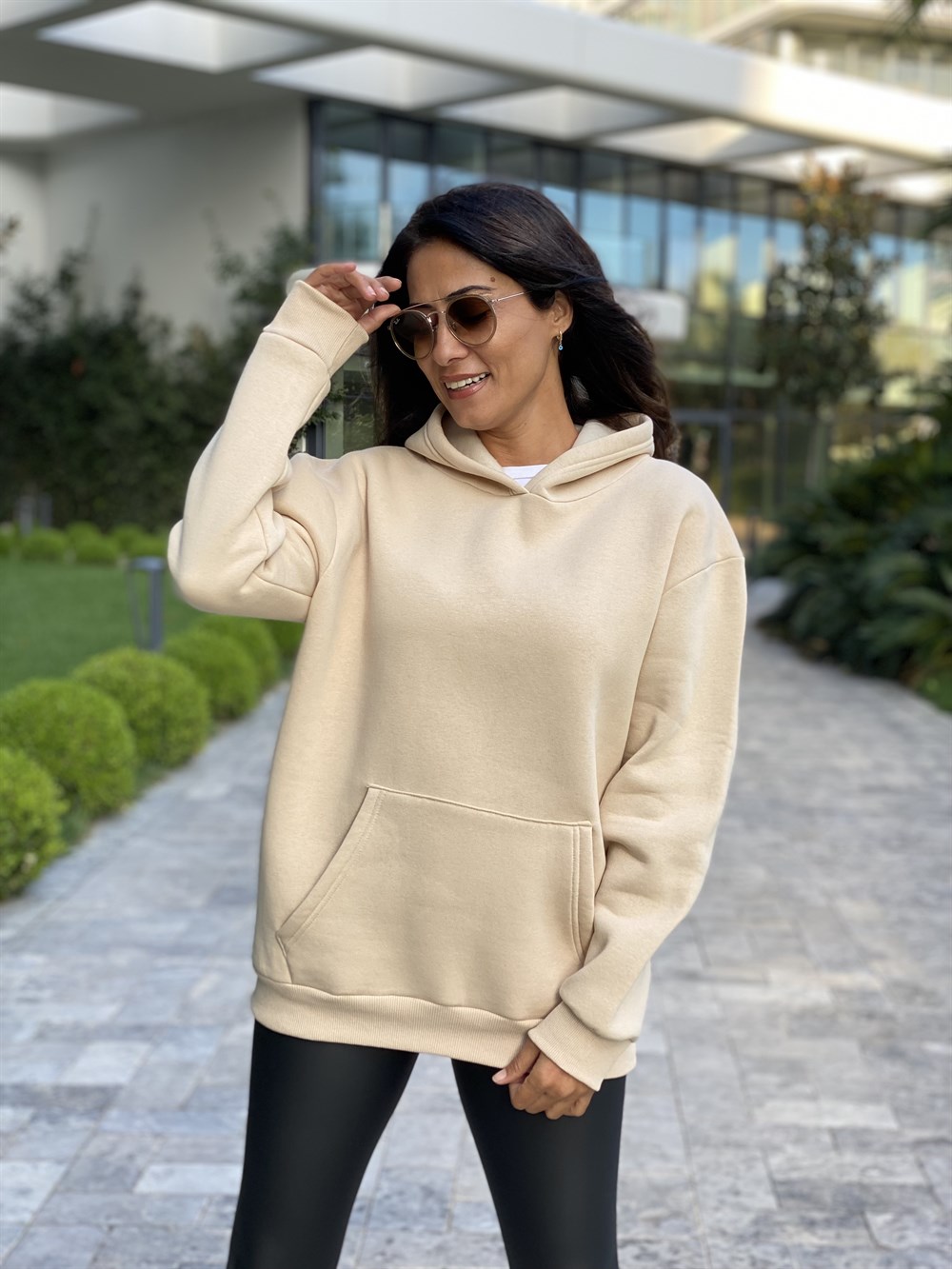 Bej Kapüşonlu Üç İplik Kanguru Cep Kadın Sweatshirt