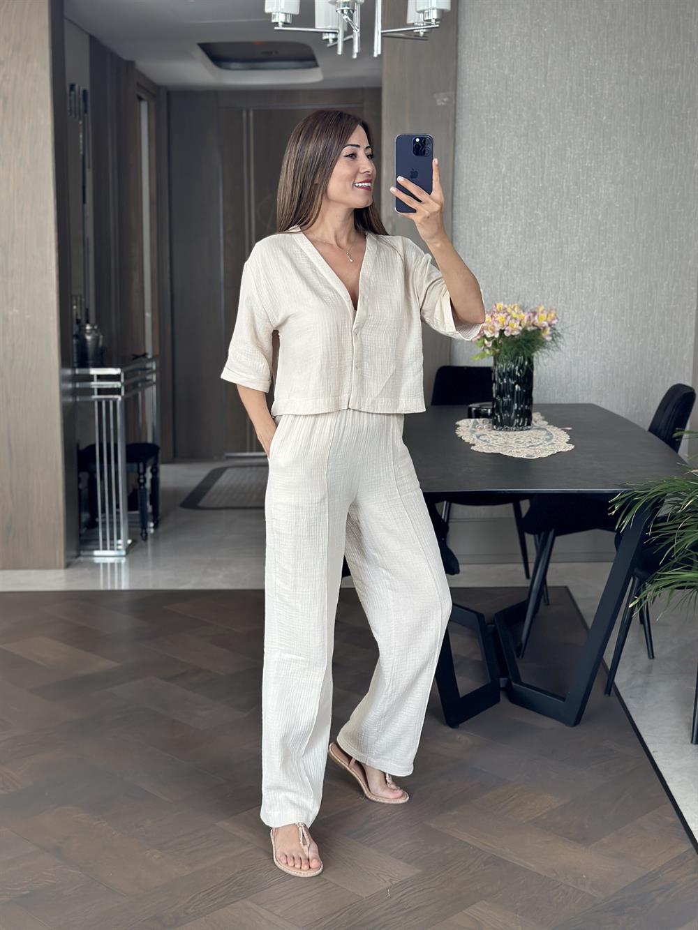 Bej V Yaka Düğmeli Crop Gömlek Pantolon Kadın İkili Takım
