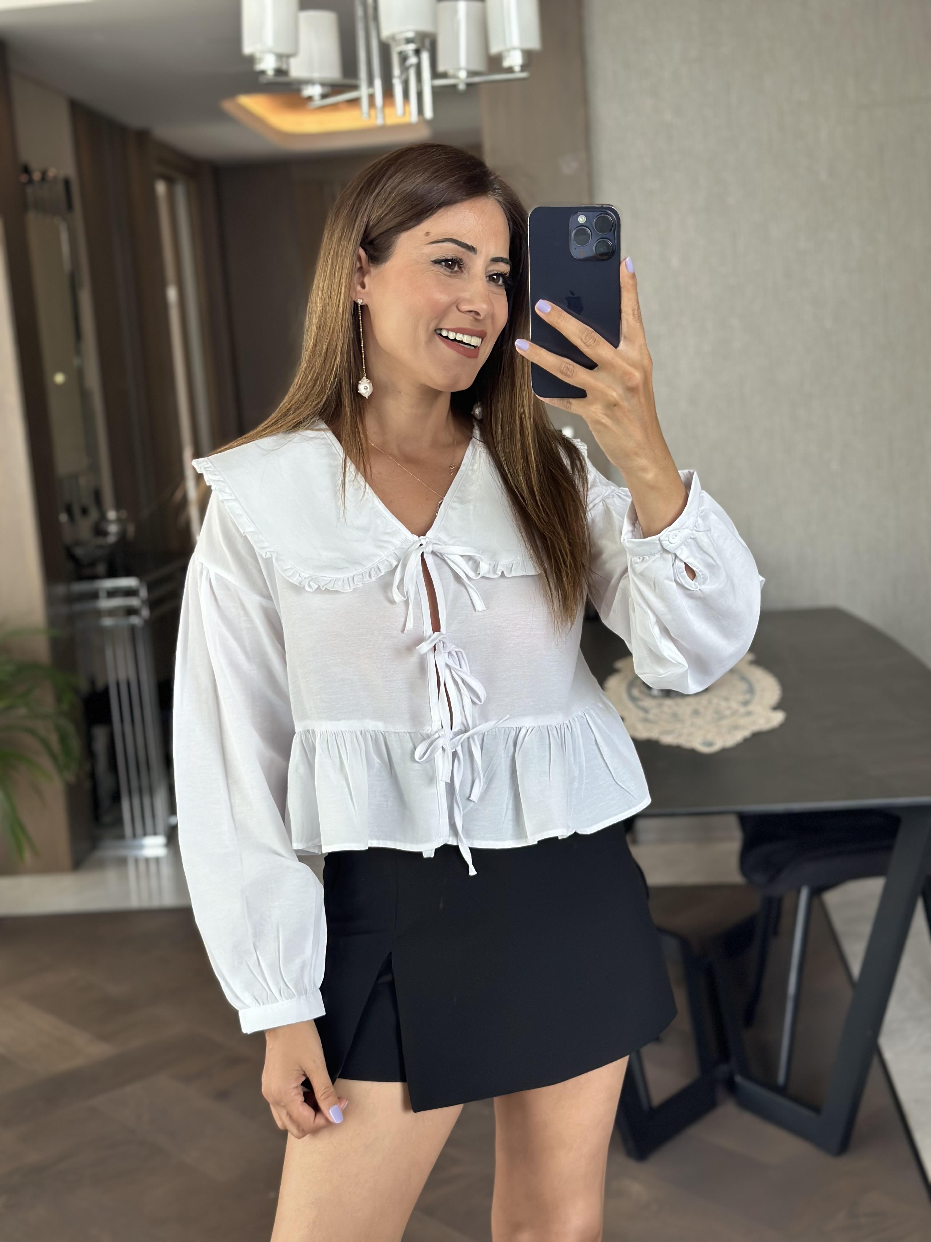 Beyaz Bebe Yaka Fırfır Detay Bağcıklı Kadın Gömlek 