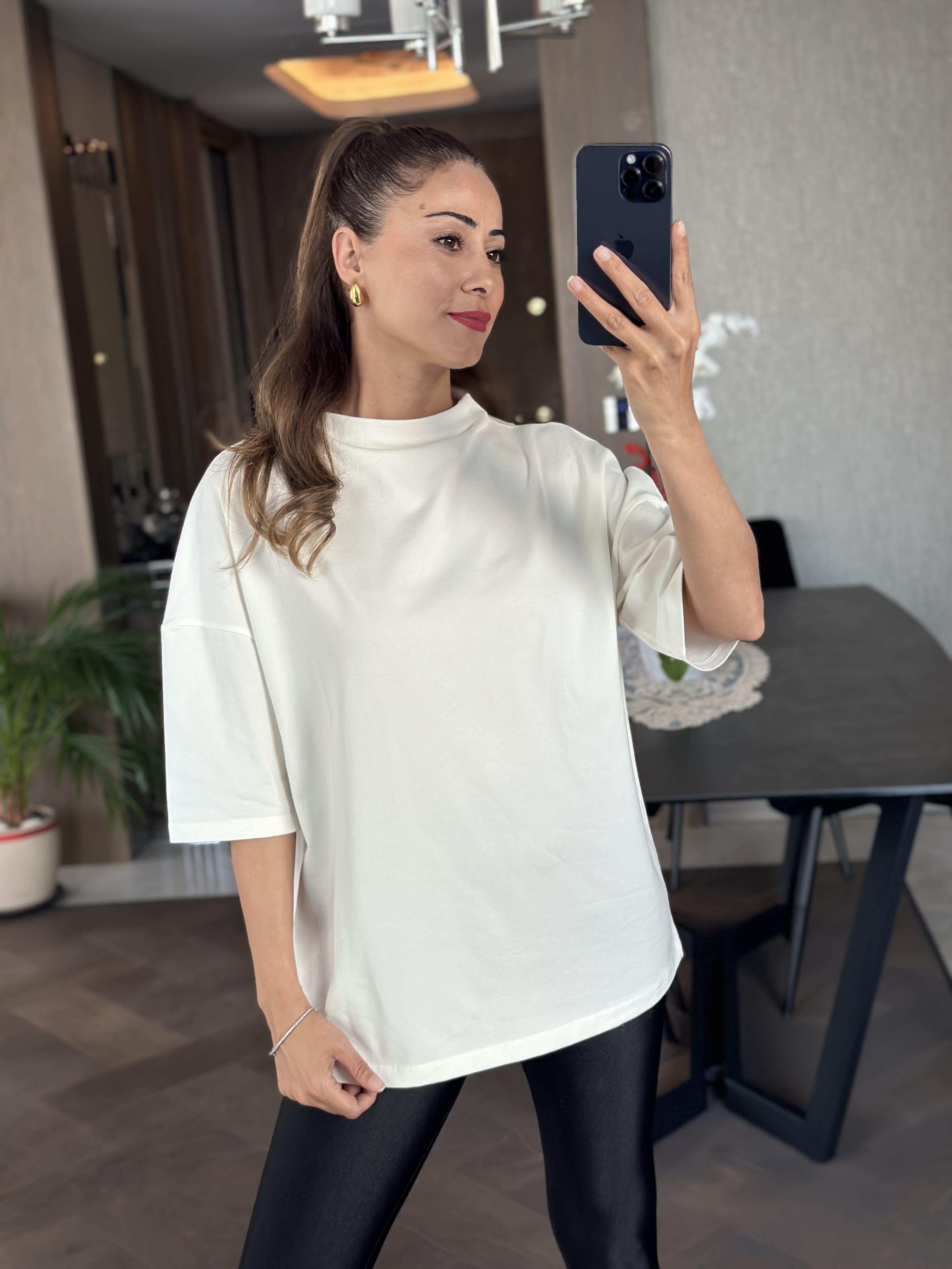 Beyaz Dik Yaka Truvakar Kol Oversize Basic Kadın T-Shirt