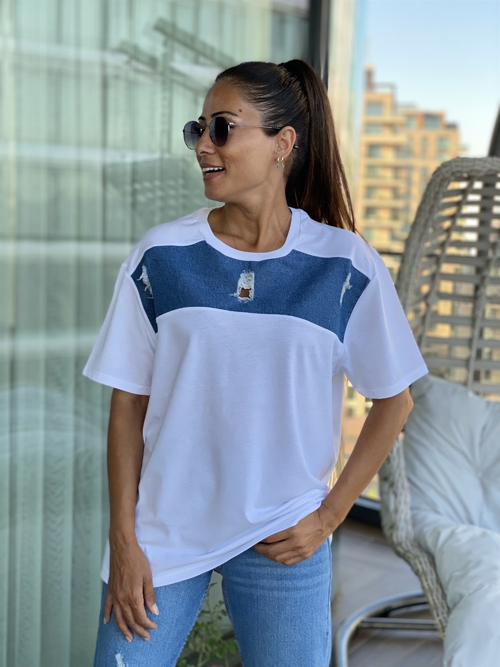 Beyaz Jean Detay Yırtıklı Bisiklet Yaka Kadın T-Shirt