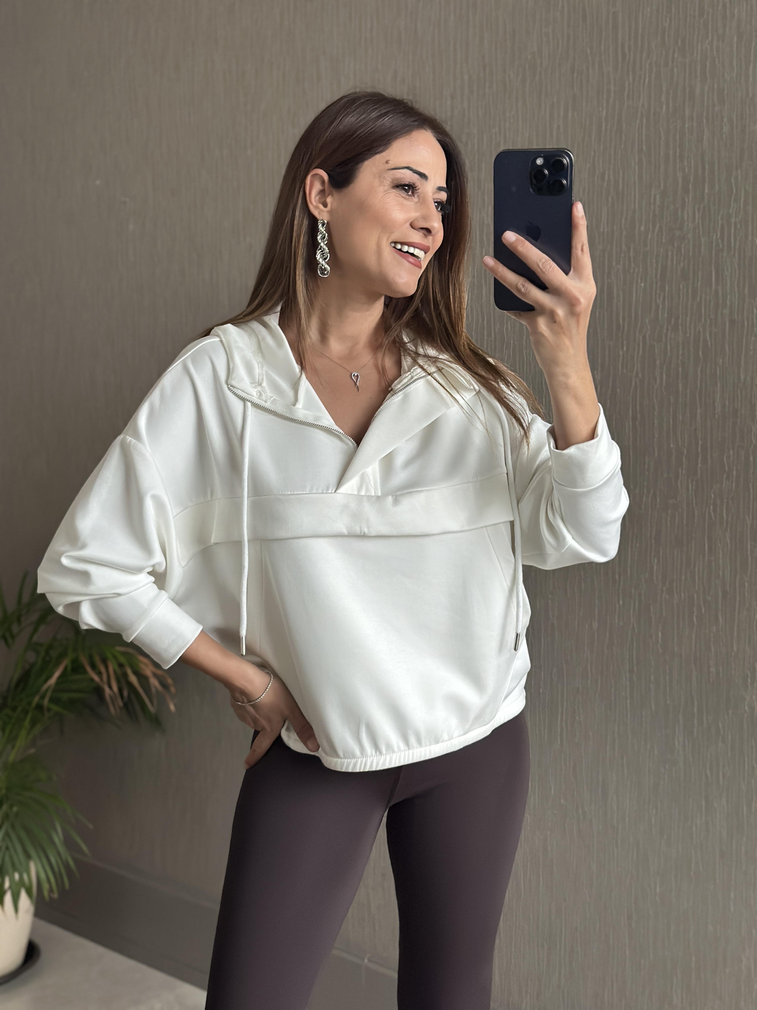 Beyaz Kapüşonlu Yarım Fermuarlı Kanguru Cep Modal Kadın Sweatshirt