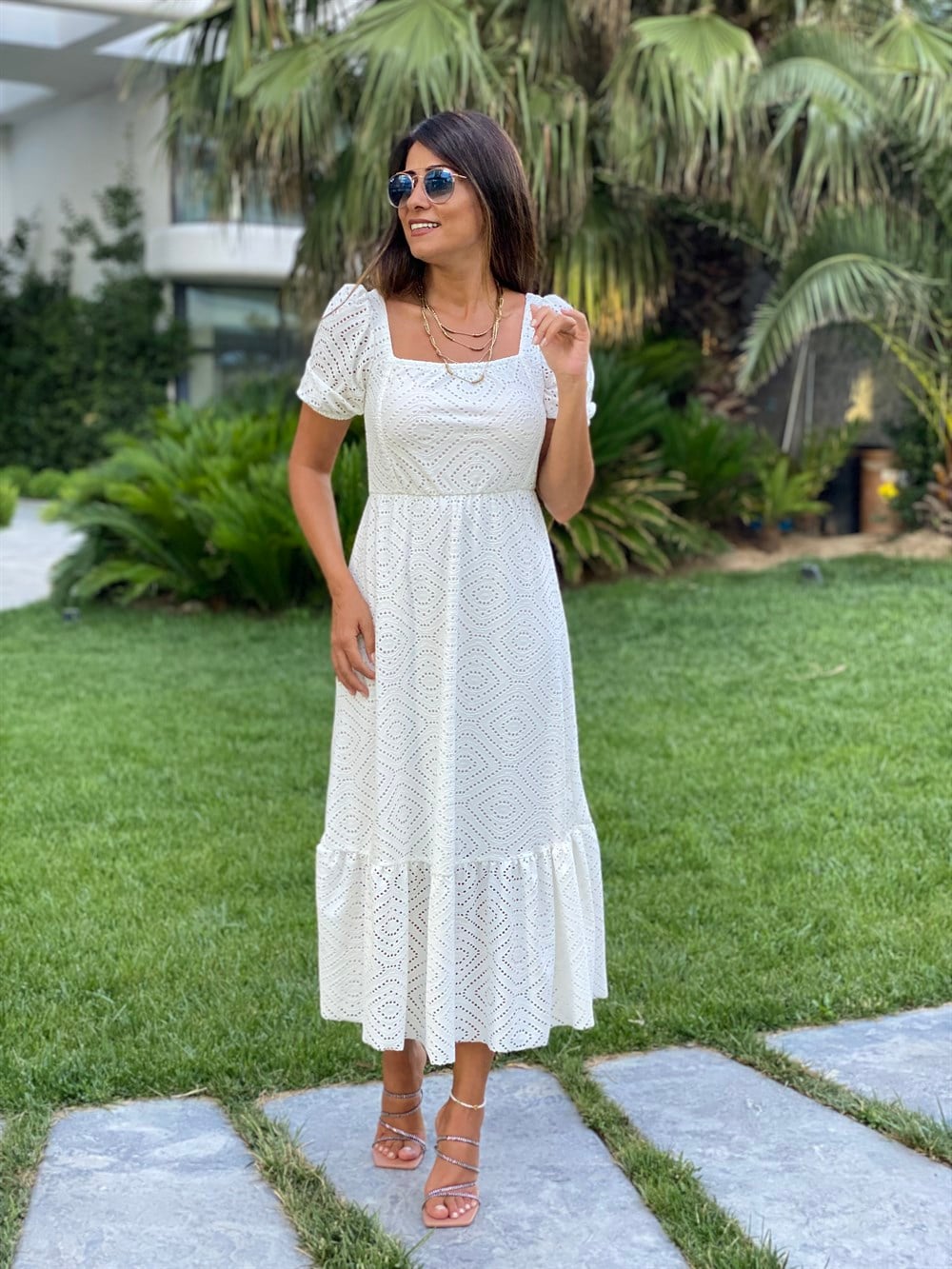 Beyaz Kare Yaka Kısa Kol Örme Brode Kadın Elbise