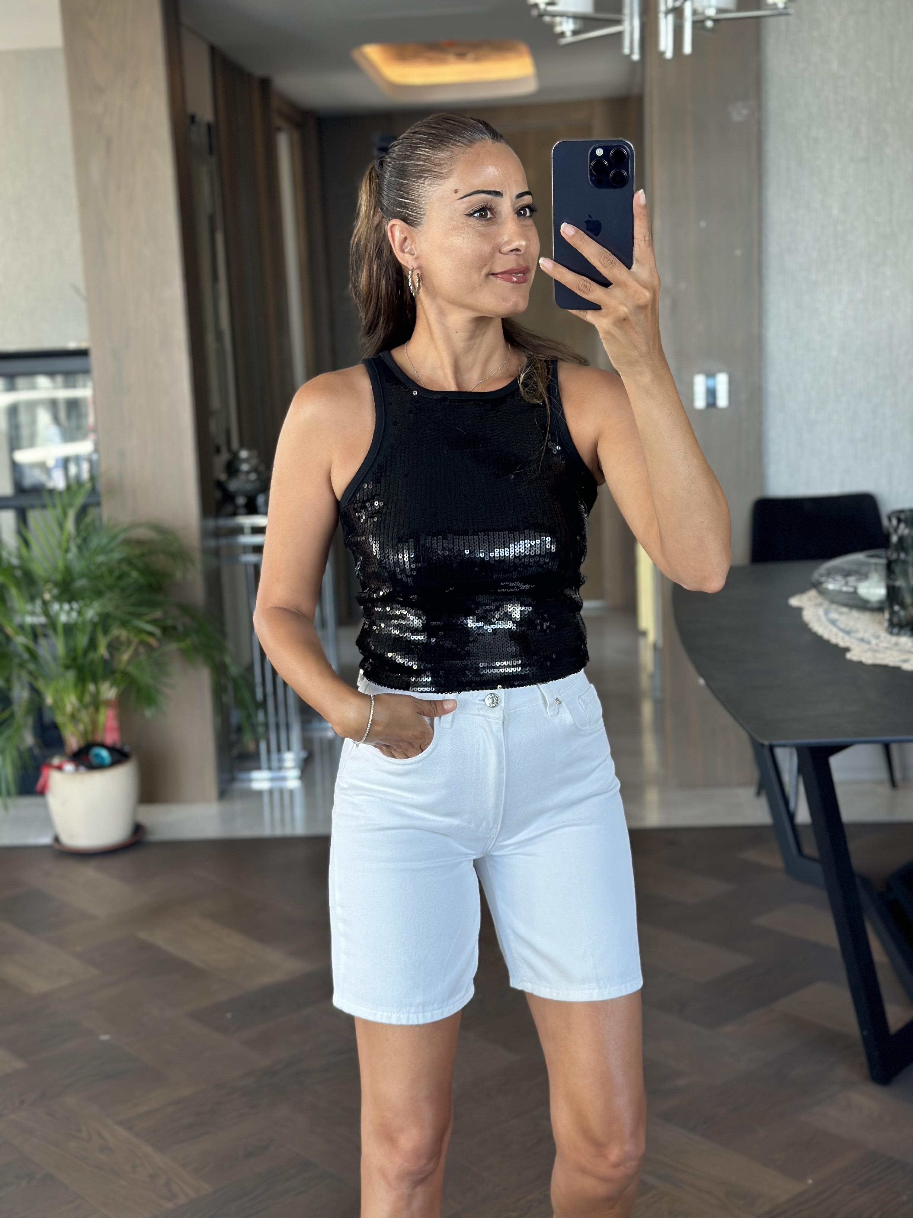 Beyaz Karol Cepli Düz Kadın Jean Şort