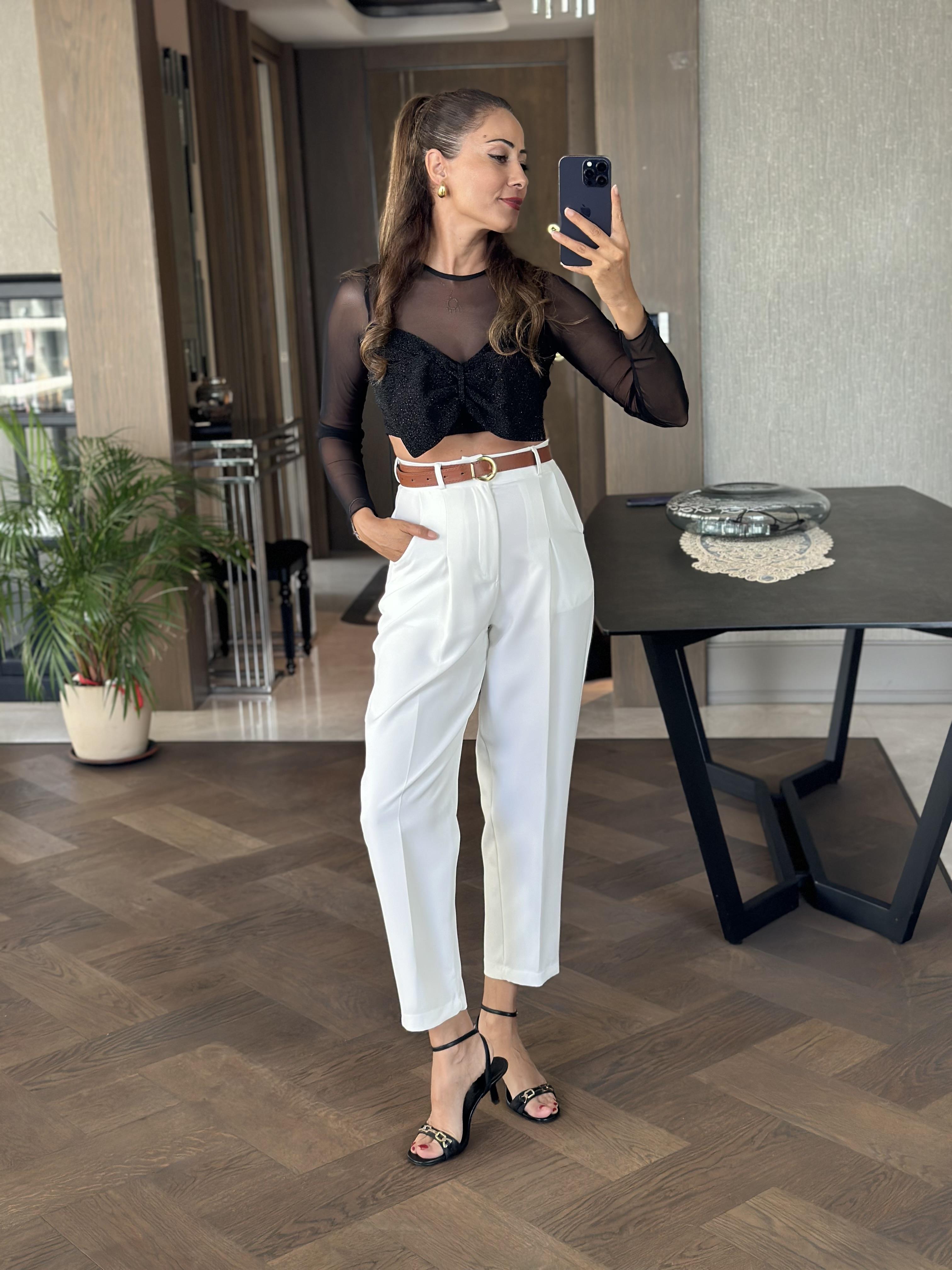 Beyaz Kemerli Cepli Pensli Yarı Şalvar Kadın Pantolon