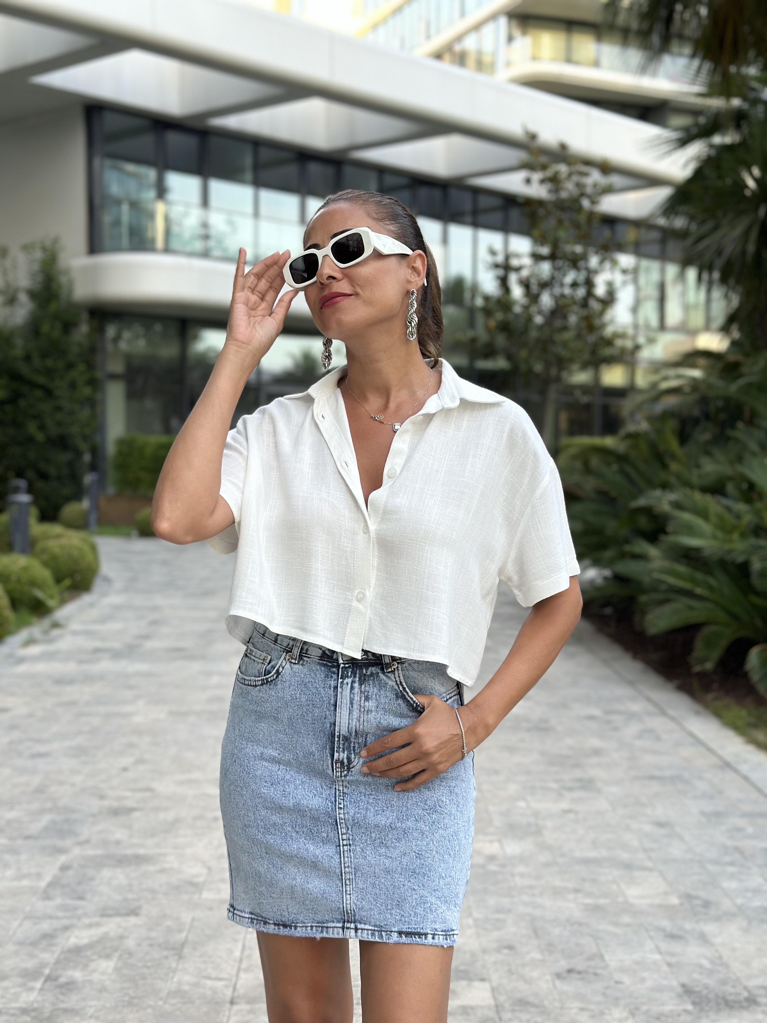 Beyaz Keten Marka Model Kısa Kol Kadın Crop Gömlek