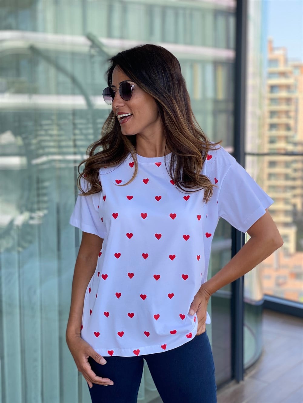 Beyaz Kırmızı Kalpli Kadın T-Shirt